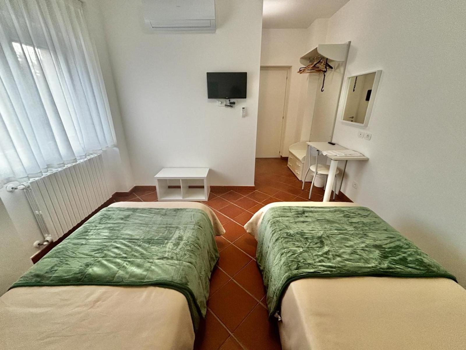 La Nuova Dimora B&B LʼAquila Exteriör bild