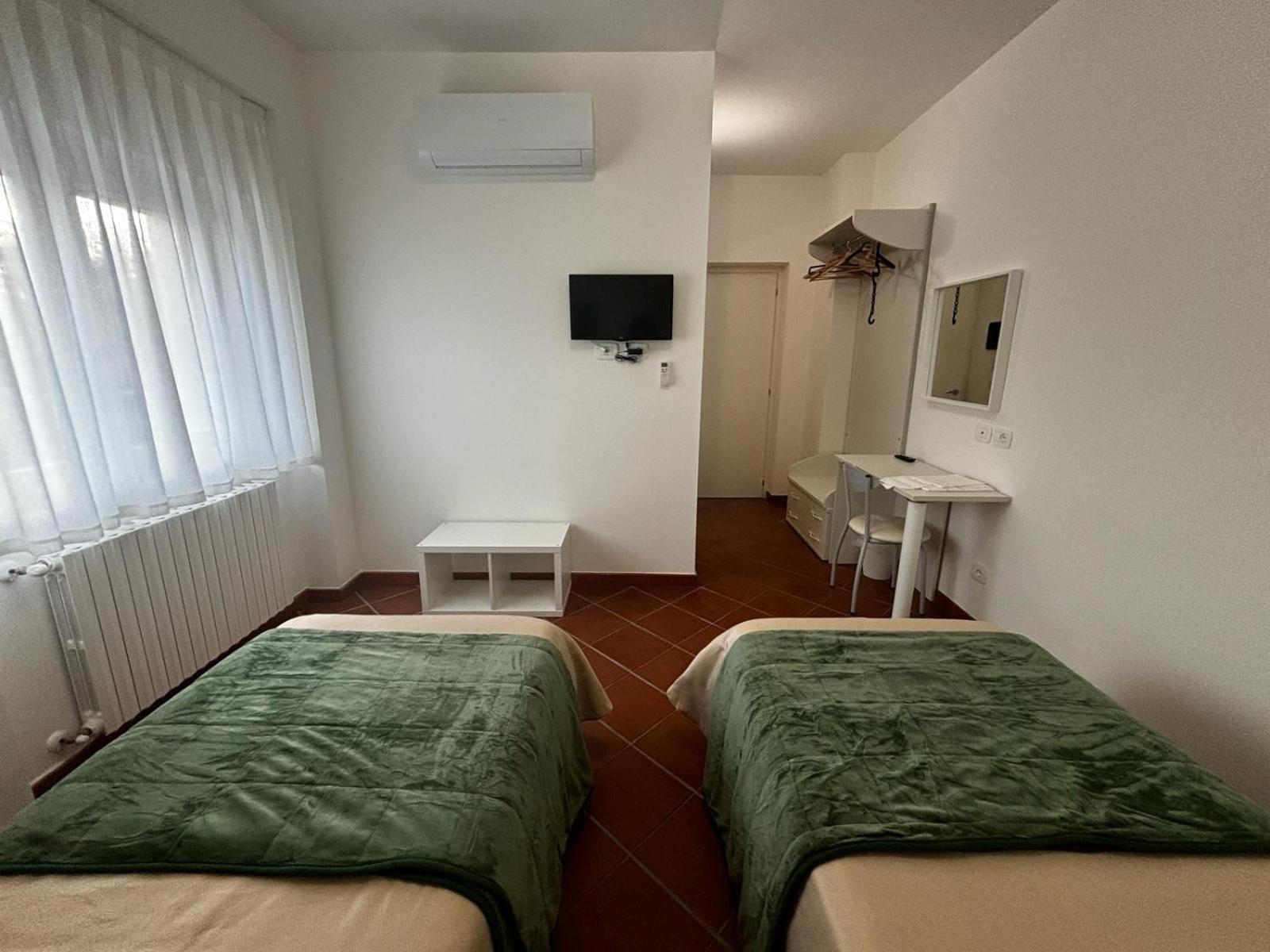 La Nuova Dimora B&B LʼAquila Exteriör bild